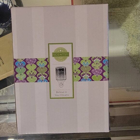 Scentsy Wax Warmer Plug In - Picture 1 of 4